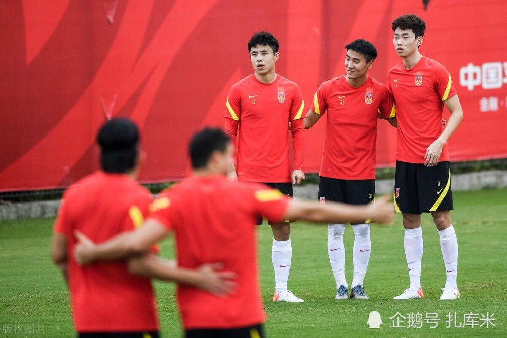 导演赵霁与艺术总监龟爷喜提火锅蛋糕导演赵霁与艺术总监龟爷现身成都站路演导演赵婷接受Fandango采访中透露了影片的一些细节，她表示电影将会通过宇宙天神组（Celestials）的神话传说来向观众讲述漫威宇宙起源，;影片结束时，大家会对地球和宇宙，以及地球与其子民之间的关系有一种全新的认识